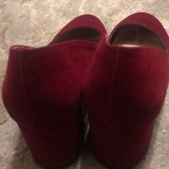 Beautiful red velvet shoes - Picture 2 of 2